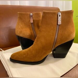 New Authentic Chloe Riley Ankle Boots. Suede. Tan cashmere. Size EU 42.